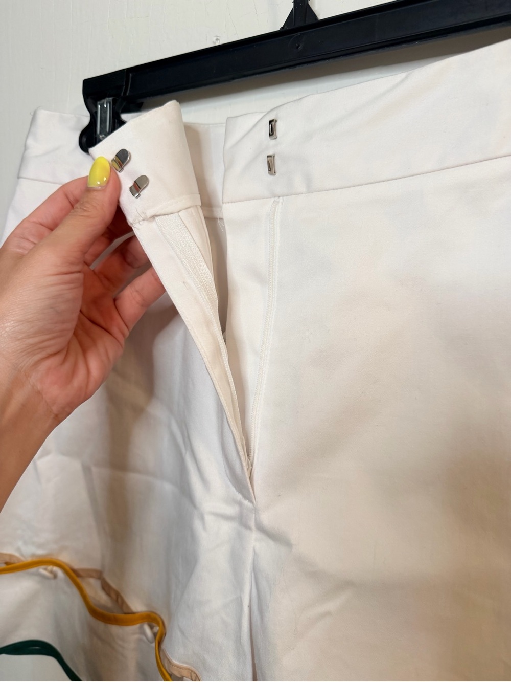 NWT Antonio Melani White Scallop Trim High-Waist Women's Shorts - Picture 11 of 11